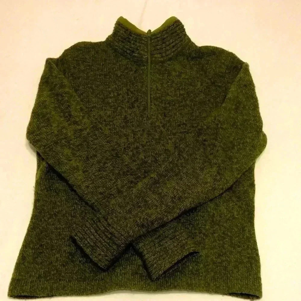 Woolrich pull over sweater with front zipper.